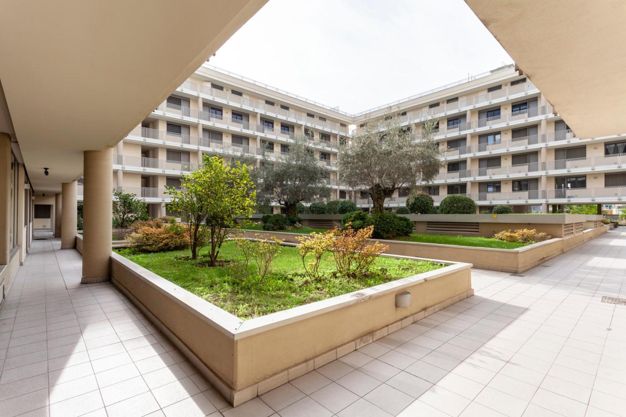 The Tropical Place Milan Bagian luar foto